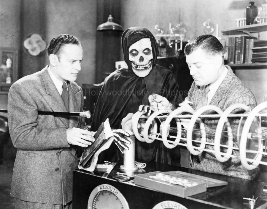 The Crimson Ghost 1946 2.jpg